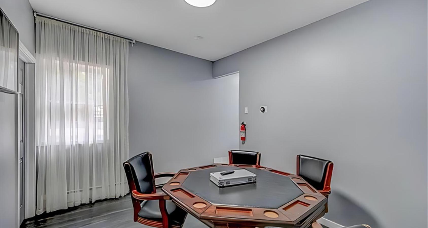 Peaceful Pocono Home With Hot Tub, Gym, & Office Long Pond 外观 照片