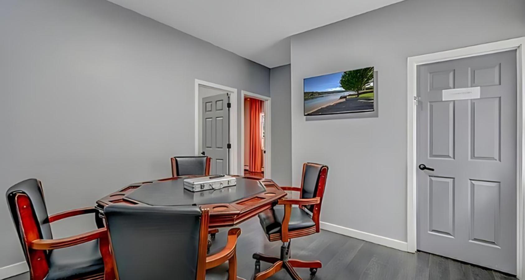 Peaceful Pocono Home With Hot Tub, Gym, & Office Long Pond 外观 照片